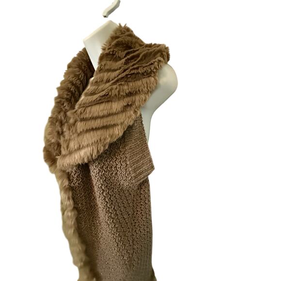 Chico’s Faux Fur Vest/Sweater Open Weaave Gray & Silver Metallic Thread.1 (8-10) - Picture 9 of 11